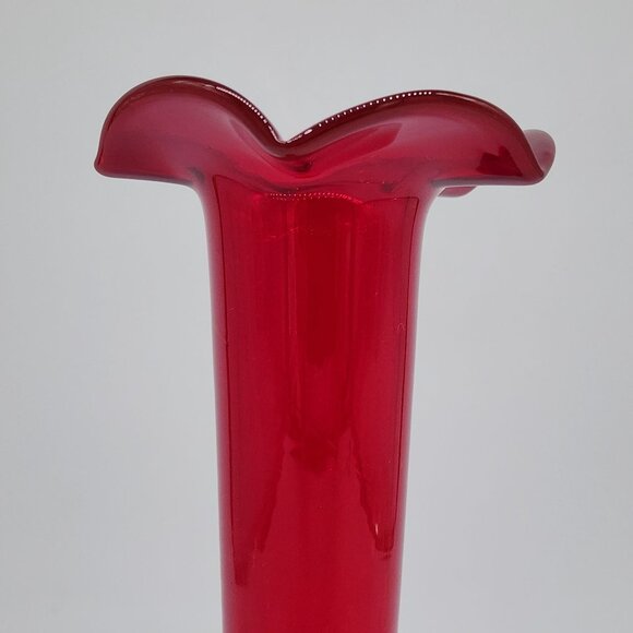 Handcrafted Red Glass Vase With Ruffled Edge & Glowing Effect Under Black Light - Picture 6 of 12